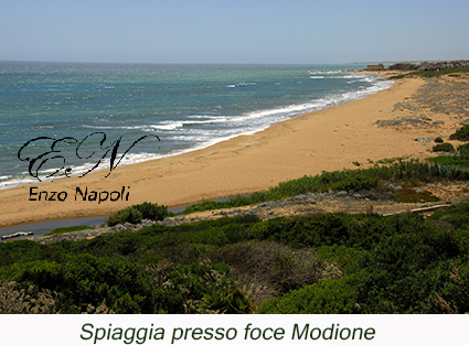 Spiaggia presso foce Modione